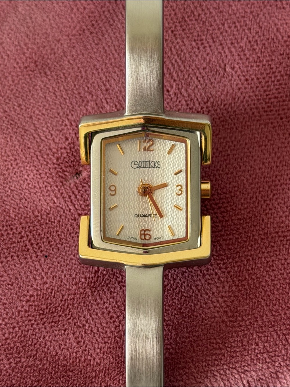 Vintage Two-Tone Women’s Quartz Watch – 7.8”